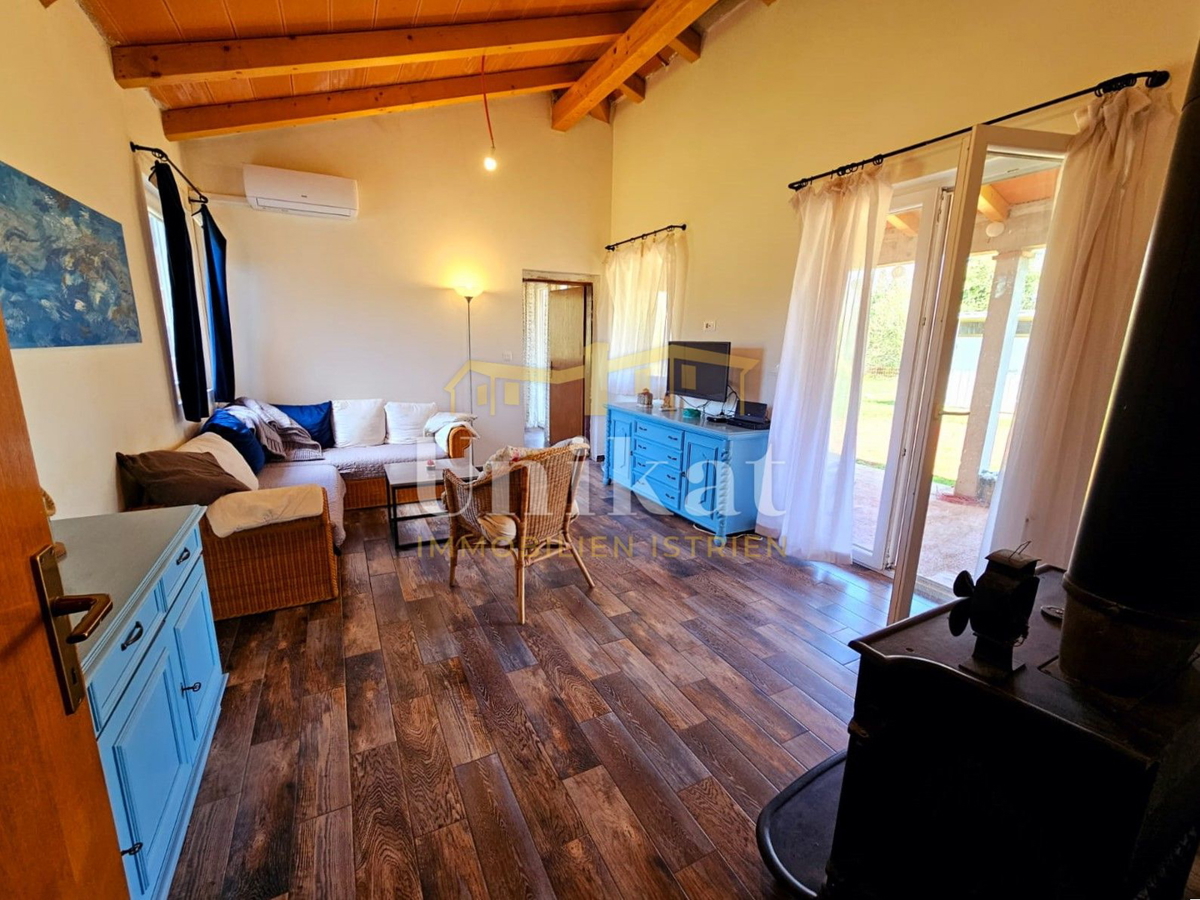 Casa al piano terra senza vicini a 10 km da Poreč - grande giardino